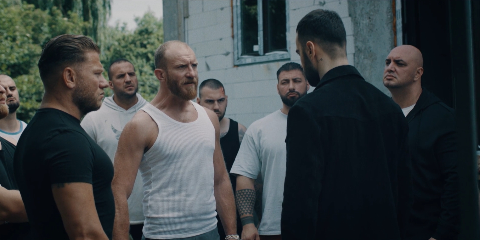 Clanul, sezonul 3 – episodul din 2 octombrie 2023. Tudor simte ca politia nu il protejeaza suficient cand este prins in mijlocul mafiei.