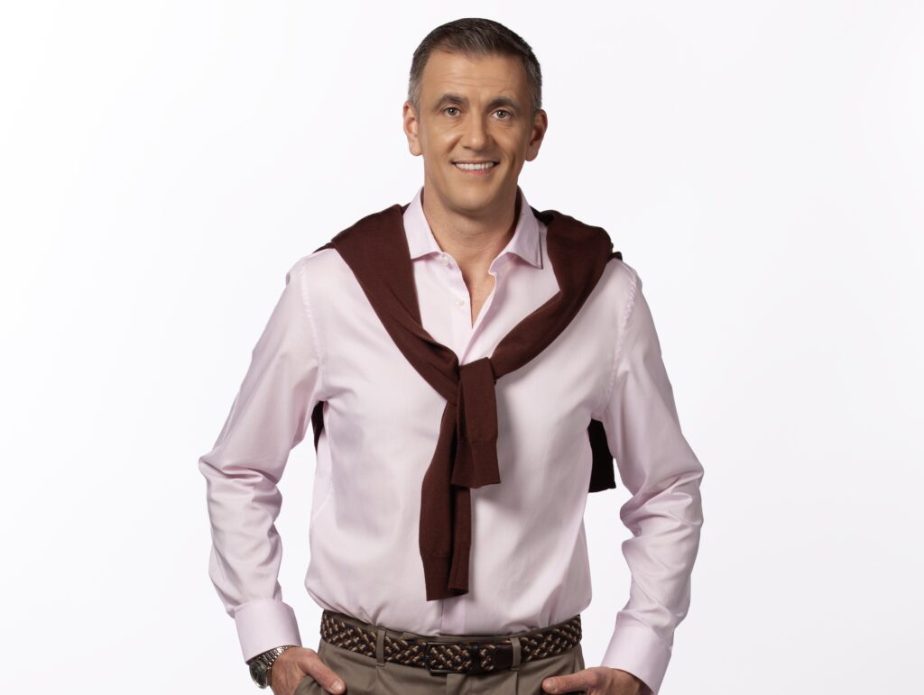 Cosmin Cernat prezintă emisiunea „Insula de 1 milion” de pe Kanal D